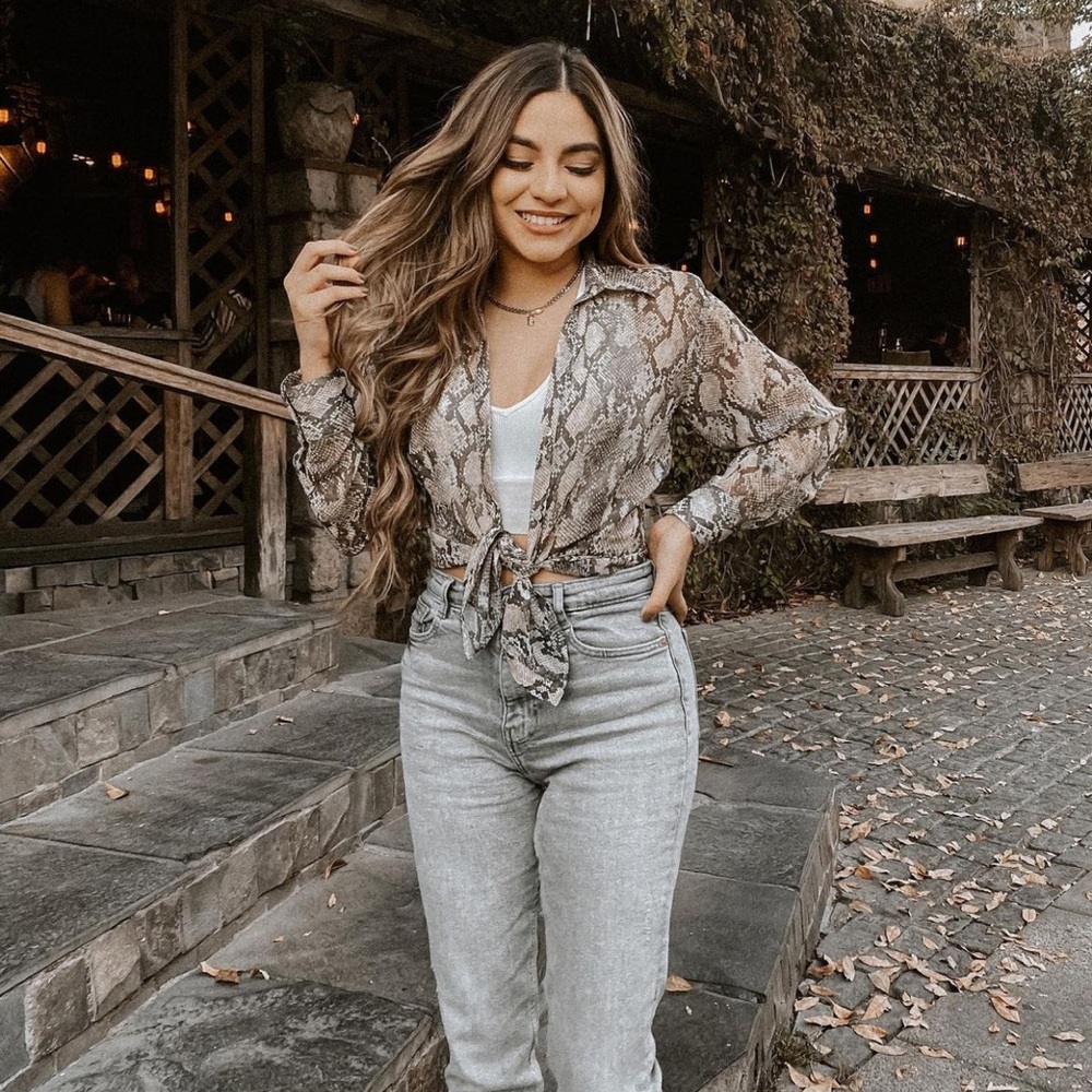 SNAKE PRINT BUTTON UP
